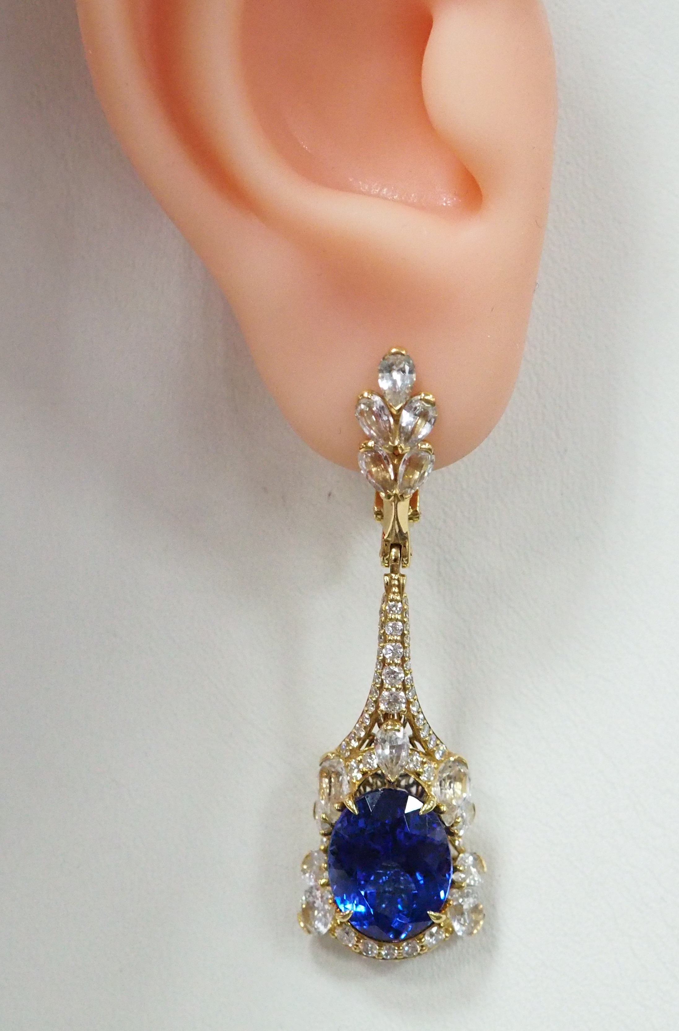 Серьги из желтого золота с танзанитами